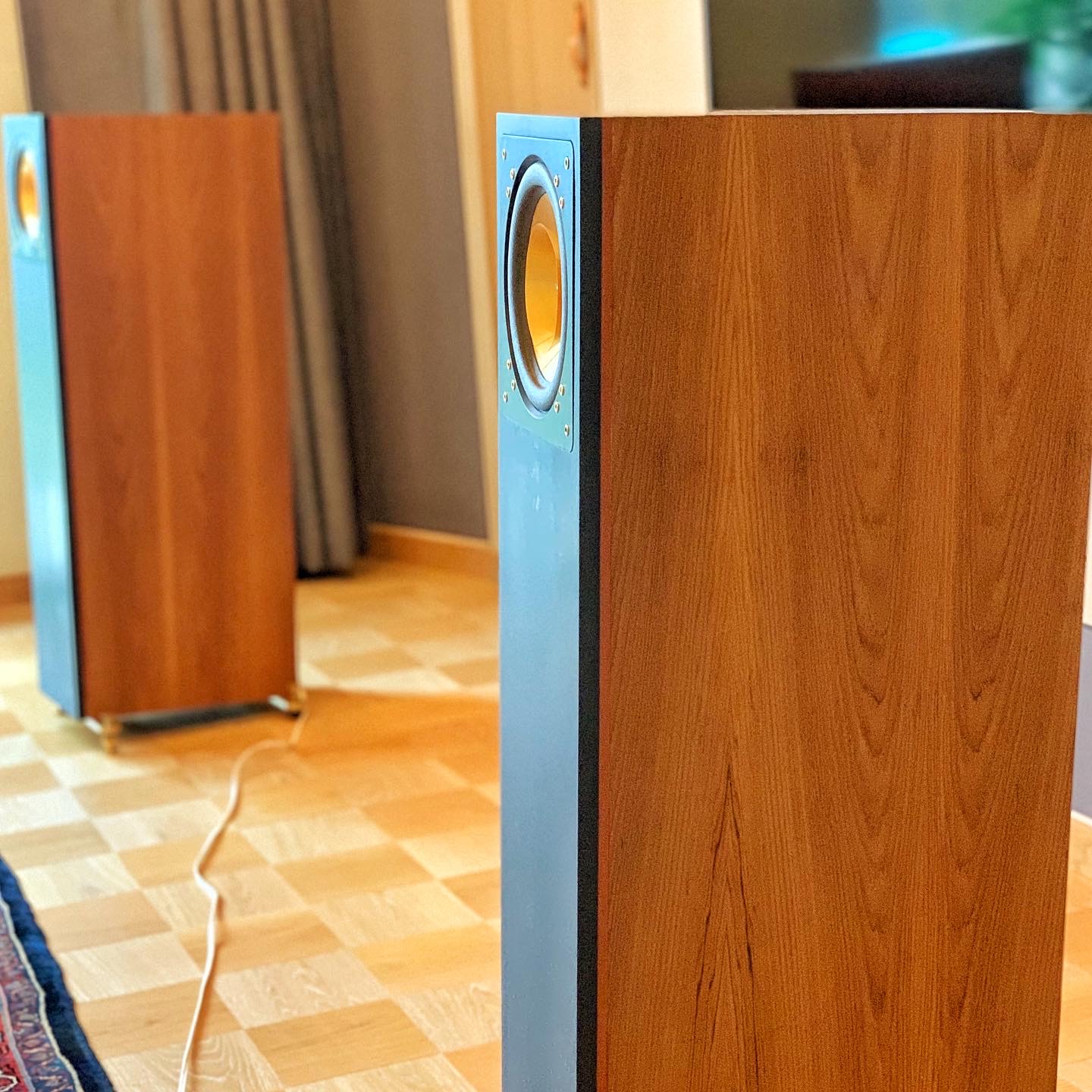 Högtalare Cube Audio Teak Valchromat